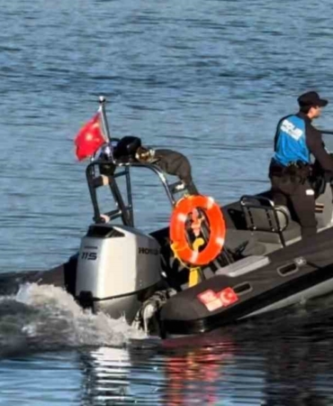 Polis ve jandarmadan Yunanistan sınır hattında zodyak botla devriye