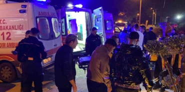 Kocaeli’de bisikletliye çarpmamak için manevra yapan otomobil direğe çarptı: 5 yaralı