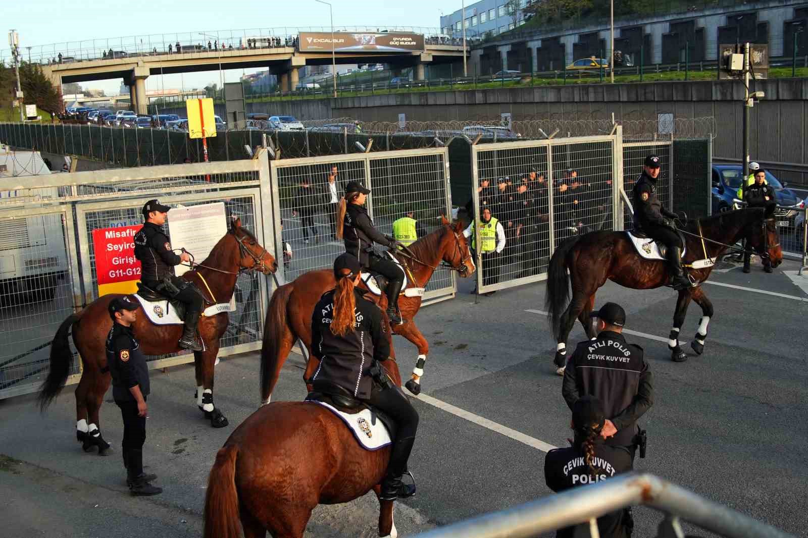 Trabzonspor taraftarı, RAMS Park’a geldi