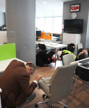 Kartal Belediyesi’nde deprem tatbikatı başarıyla gerçekleştirildi