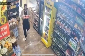 Kontrolden çıkan cip şarküteriye daldı: Kıl payı kurtuluş kamerada