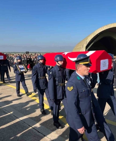 Bursalı şehitler Yenişehir Havalimanı’na getirildi