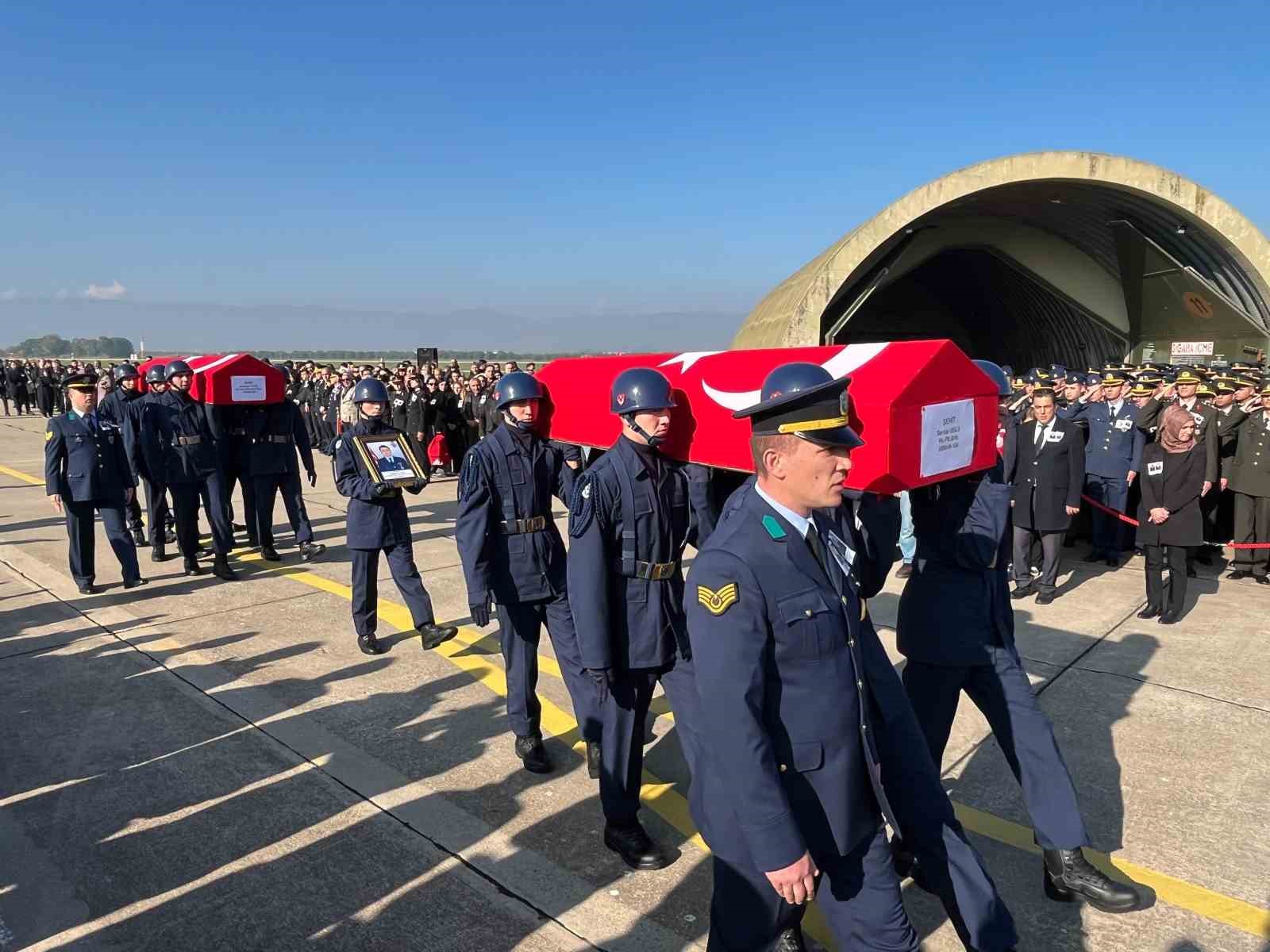 Bursalı şehitler Yenişehir Havalimanı’na getirildi
