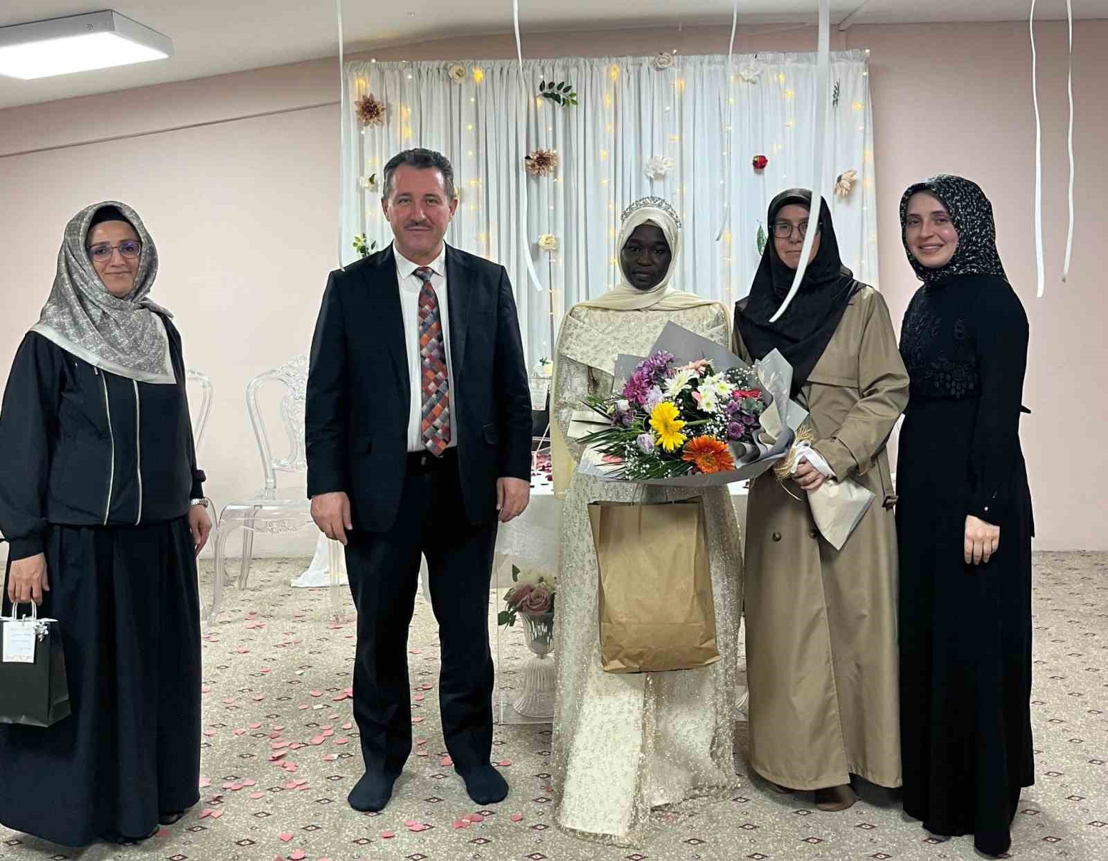 Sudanlı Tıp Fakültesi öğrencisi okulunu dondurup 8 ayda hafız oldu