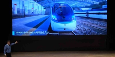 Bakan Yardımcısı Boyraz, gençlere milli hızlı treni böyle tanıttı