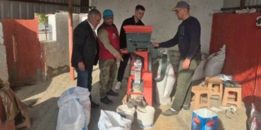 Üreticinin yüzü güldü: Ücretsiz pirinç soyma hizmeti