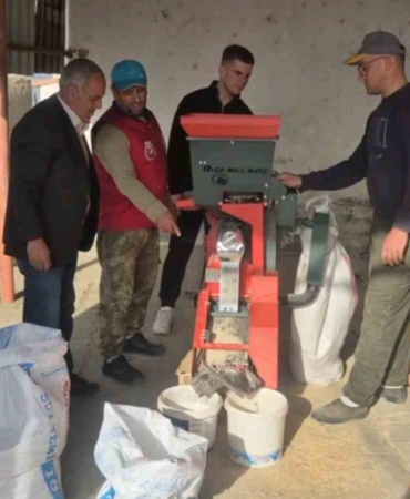 Üreticinin yüzü güldü: Ücretsiz pirinç soyma hizmeti