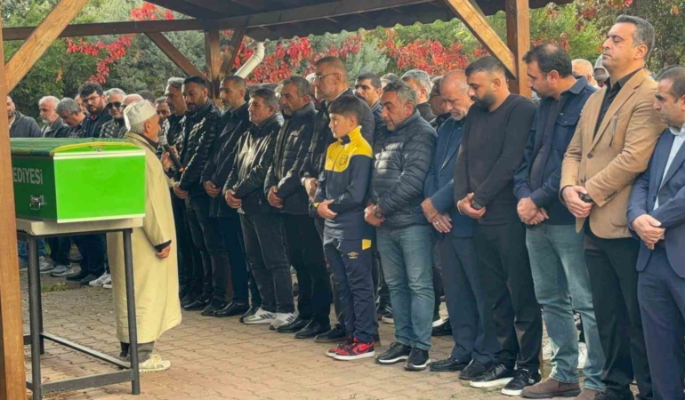 Cezavindeki odasında ölü bulunan Thodex’in kurucusu Faruk Fatih Özer, Kocaeli’de toprağa verildi