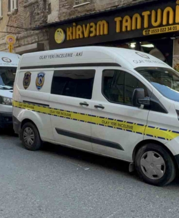 Böcek ailesinin kaldığı Fatih’teki otelde 2 turist hastaneye kaldırıldı