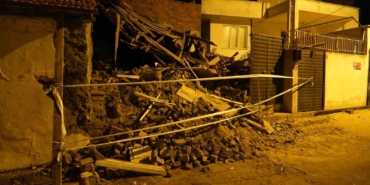 Balıkesir’de metruk bina çöktü