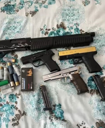 Edirne’de evden ruhsatsız tabancalar ve mühimmat çıktı