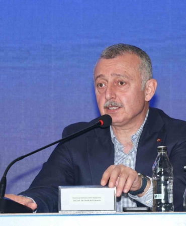 Büyükakın’dan Özel’e: "Sen müfterisin, önce bu yaftadan kurtul, ondan sonra konuş"