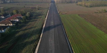 Akyazı’nın ilçe girişinin yeni bağlantı yolunda çalışmalar sürüyor