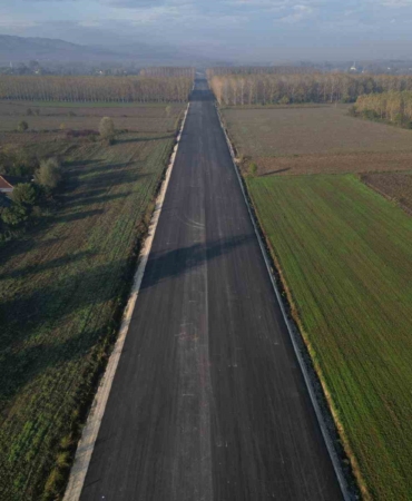 Akyazı’nın ilçe girişinin yeni bağlantı yolunda çalışmalar sürüyor