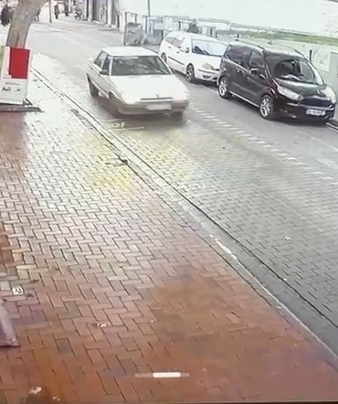 Edremit’te esnafa silahlı saldırı anı kamerada