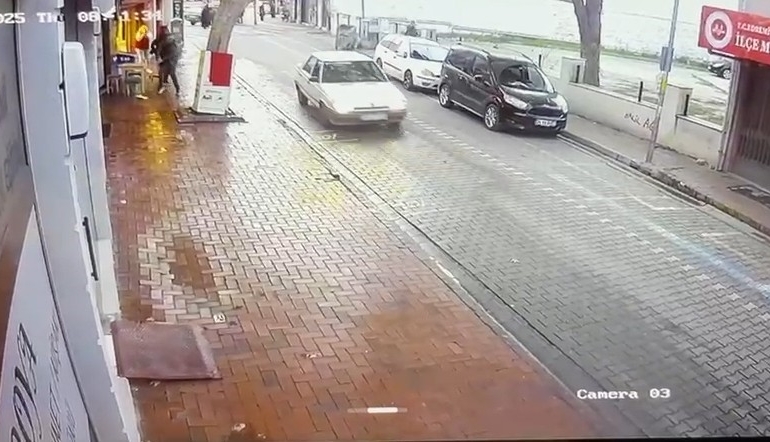 Edremit’te esnafa silahlı saldırı anı kamerada