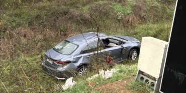 Beşiktaş’ta takla atan araç şarampole uçtu: Sürücü yaralandı