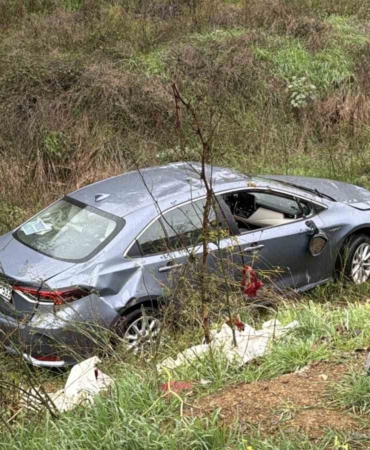Beşiktaş’ta takla atan araç şarampole uçtu: Sürücü yaralandı