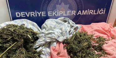 Çarşafa sarılmış uyuşturucu ve hassas terazi ele geçirildi