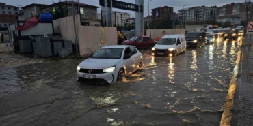 Çerkezköy’de sağanak yağış hayatı felç etti