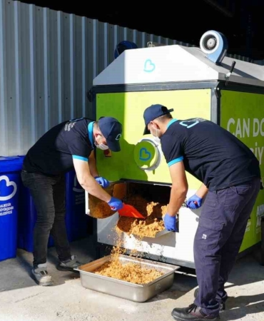 Büyükşehir, can dostların mamasını kendi üretiyor