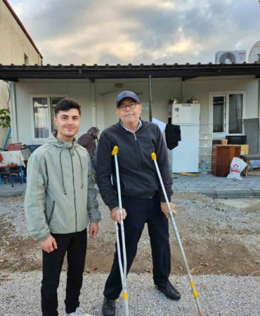 Sındırgı’da deprem sonrası yaralar sarılıyor