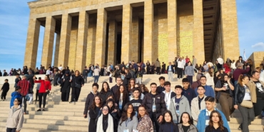 Küçükçekmece Belediyesi 400 genci Anıtkabir’e götürdü