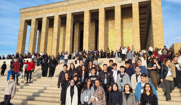 Küçükçekmece Belediyesi 400 genci Anıtkabir’e götürdü