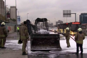 Cevizlibağ’da iş makinesi alevlere teslim oldu