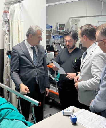 Sakarya’da itfaiye aracı kazaya karıştı: 2 yaralı