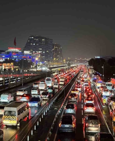 İstanbul’da trafik yoğunluğu yüzde 89’a ulaştı