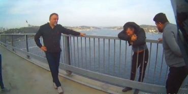 15 Temmuz Şehitler Köprüsü’nde intihar etmek isteyen şahsı kurtardılar