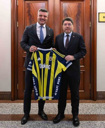 Fenerbahçe’den Bakan Yılmaz Tunç’a hediye edilen formayla ilgili açıklama