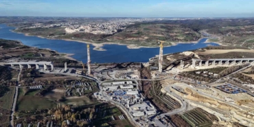 İstanbul trafiğine nefes olacak Sazlıdere Köprüsü kuleleri tamamlanıyor