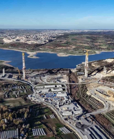 İstanbul trafiğine nefes olacak Sazlıdere Köprüsü kuleleri tamamlanıyor