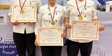 ‘BAU Gastronomi’ öğrencilerine 2 altın madalya
