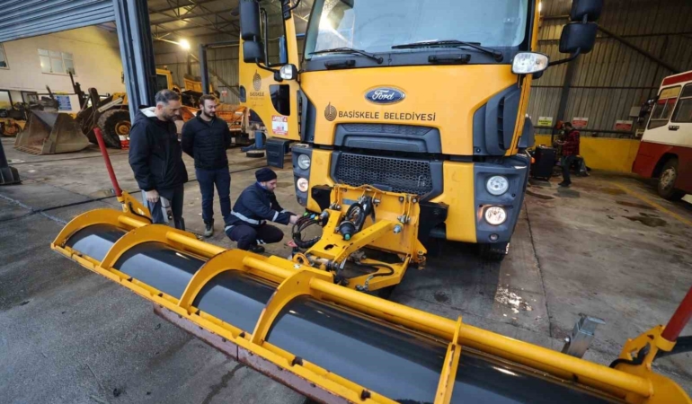 Başiskele’de karla mücadele ekipleri çalışmalarını tamamladı