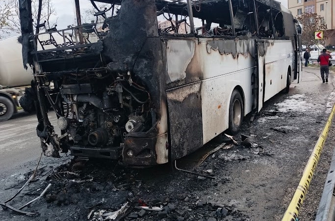 Silivri’de işçi servisi alevlere teslim oldu