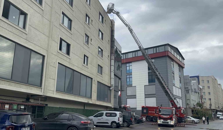 Restoranda yangın alarmı: Otel boşaltıldı, 1 yaralı