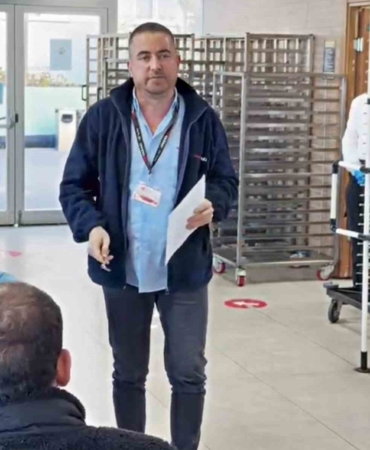 Mudanya yazaki işçilerinden MESS’in düşük zam teklifine çatal-kaşıklı protesto