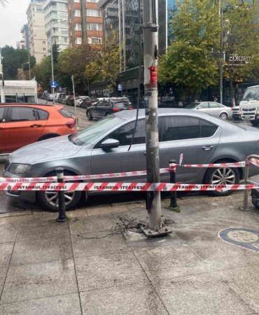 Bağdat Caddesi’nde yılbaşı ışık süslemeleri alev aldı, facianın eşiğinden dönüldü