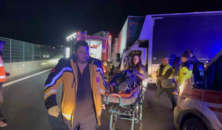 İstanbul TEM Otoyolu’nda sıkışmalı zincirleme kaza: 4 yaralı