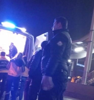 Bursa’da gece saatlerinde eğlence mekanı önünde silahlı kavga: 1’i ağır, 2 yaralı