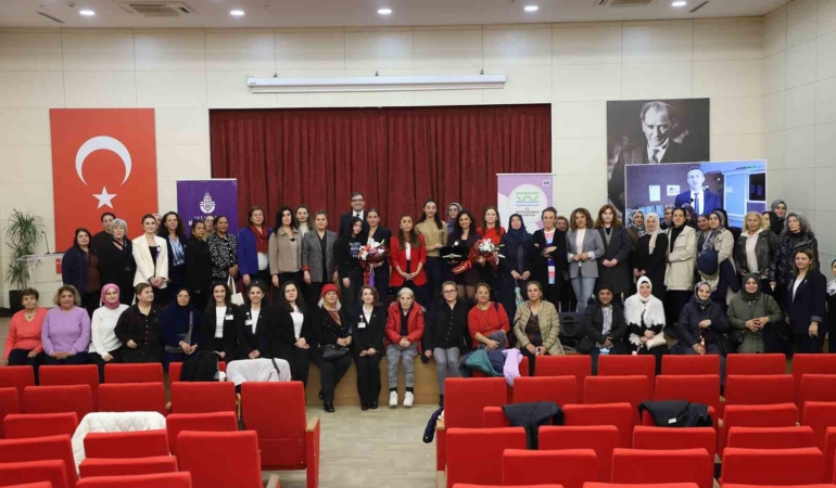 Büyükçekmece’de kadınlar şiddete karşı bir araya geldi