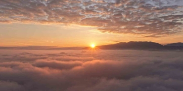 Kocaeli’de sis bulutları arasında kartpostallık görüntüler