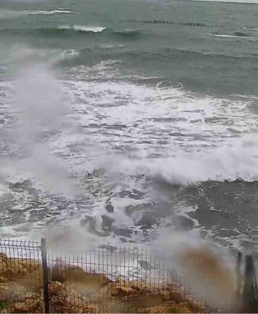 Kocaeli’de fırtına etkili oluyor: Sahillerde dalgalar yükseldi, zirvede yağmur ve sis hakim