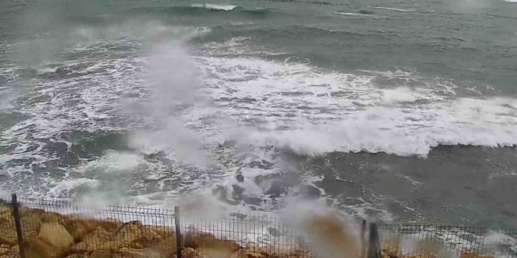 Kocaeli’de fırtına etkili oluyor: Sahillerde dalgalar yükseldi, zirvede yağmur ve sis hakim