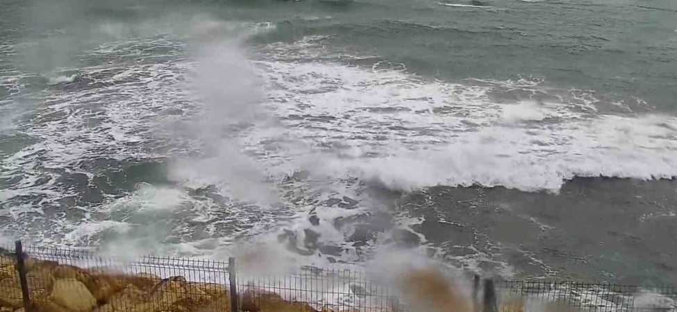 Kocaeli’de fırtına etkili oluyor: Sahillerde dalgalar yükseldi, zirvede yağmur ve sis hakim