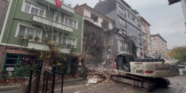 Bursa’da ilginç bir yıkım