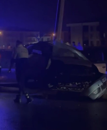 23 yaşındaki genç aydınlatma direğine çarparak yaşamını yitirdi